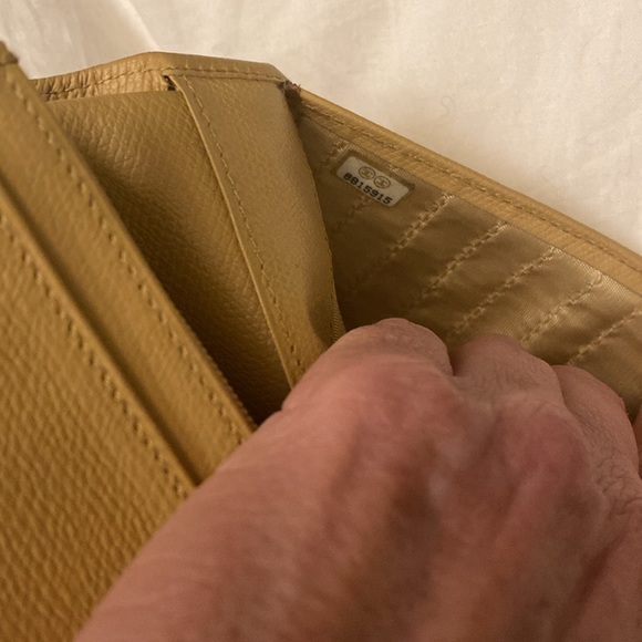 Chanel Wallet - Picture 9 of 17